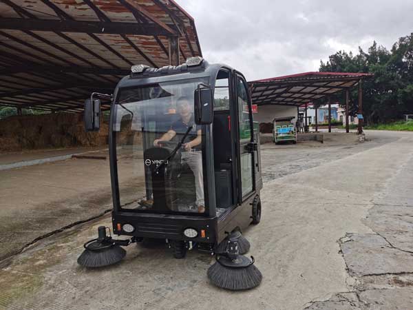 新能源環衛清掃車對比燃油類環衛車有哪些好處