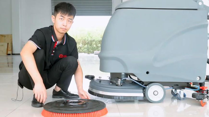 洗地機問題二:擦洗效果不佳 洗地機問題二:擦洗效果不佳