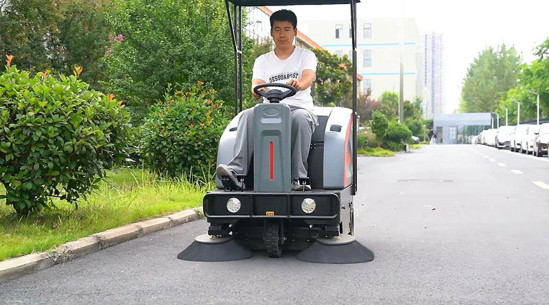 駕駛式掃地機的保養方法