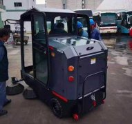 工廠倉庫清潔選用洗地機或工業掃地機 工廠倉庫清潔選用洗地機或工業掃地機